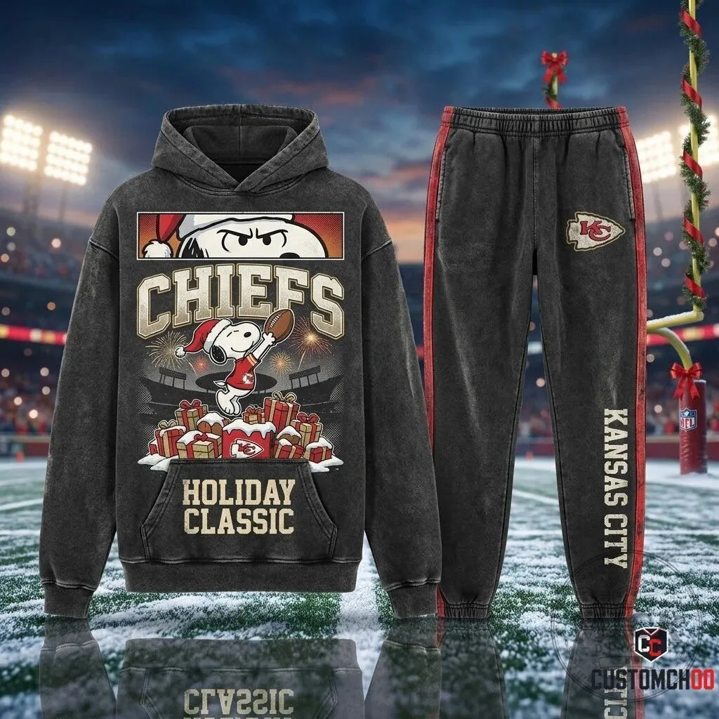 Kansas City Chiefs Grinch Christmas Football Fan Red Hoodie and Sweatpants Set 16 Kansas City Chiefs Grinch Christmas Football Fan Red Hoodie and Sweatpants Set